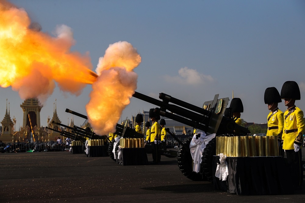 Ve binh quoc gia ban dai bac, mo dau le hoa than Vua Bhumibol hinh anh