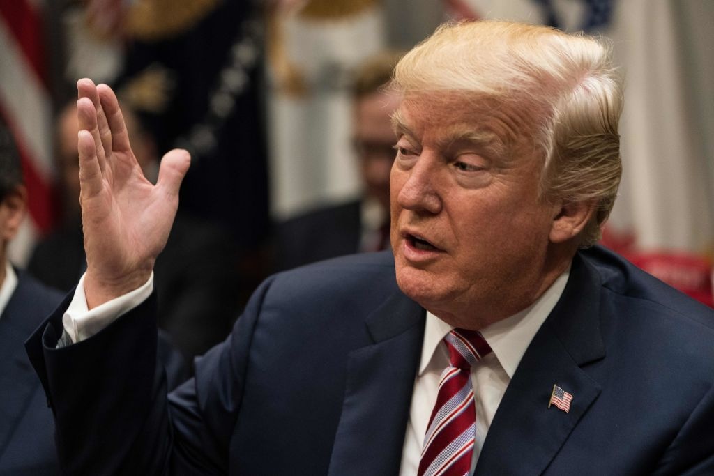 TT Trump muon xoa bo chuong trinh 'xo so the xanh' hinh anh