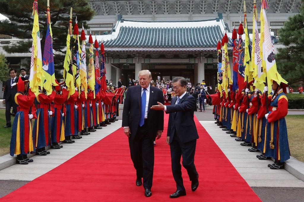 Trump tham Han Quoc anh 1