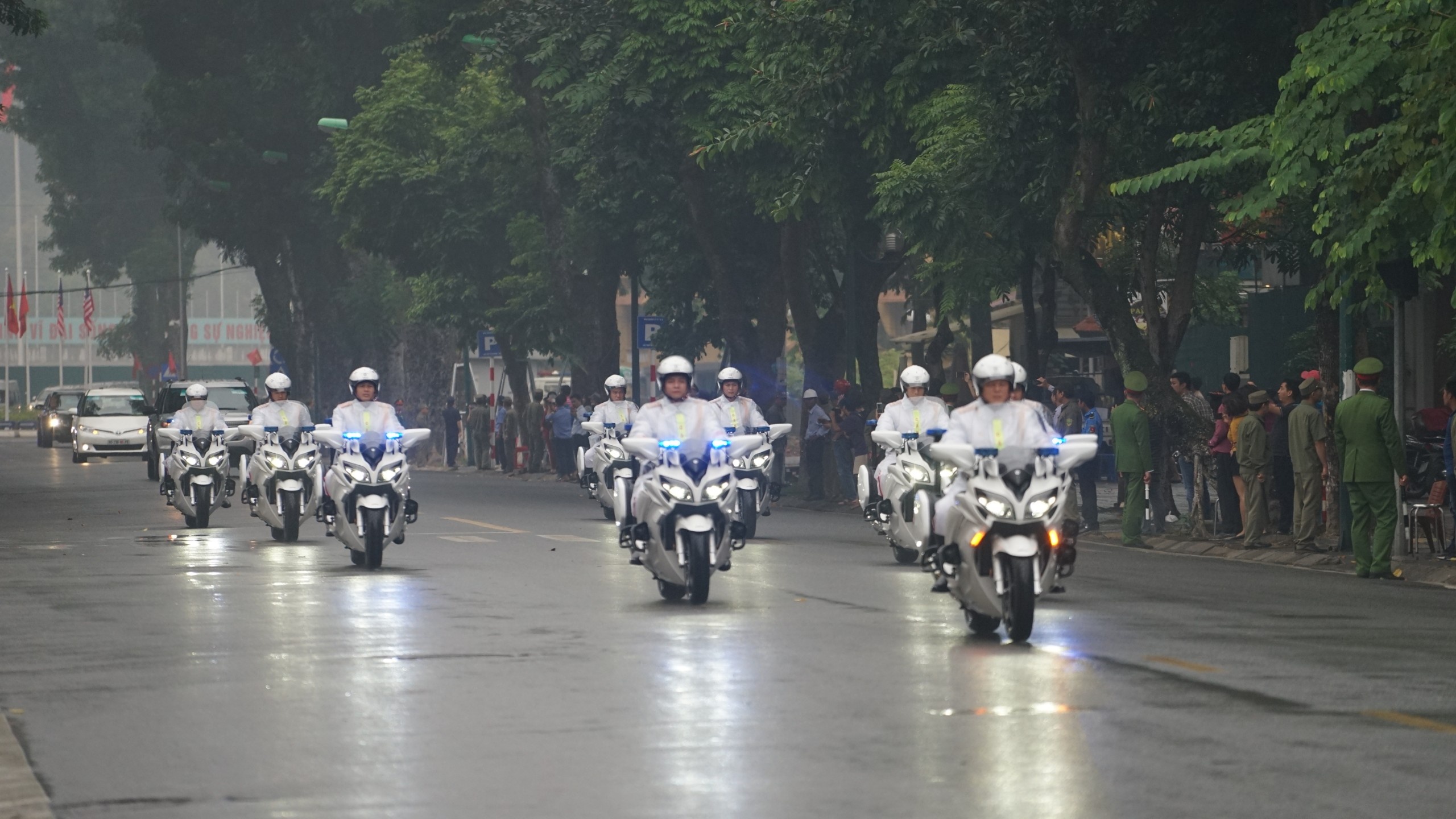 Tong thong Trump den Ha Noi anh 7