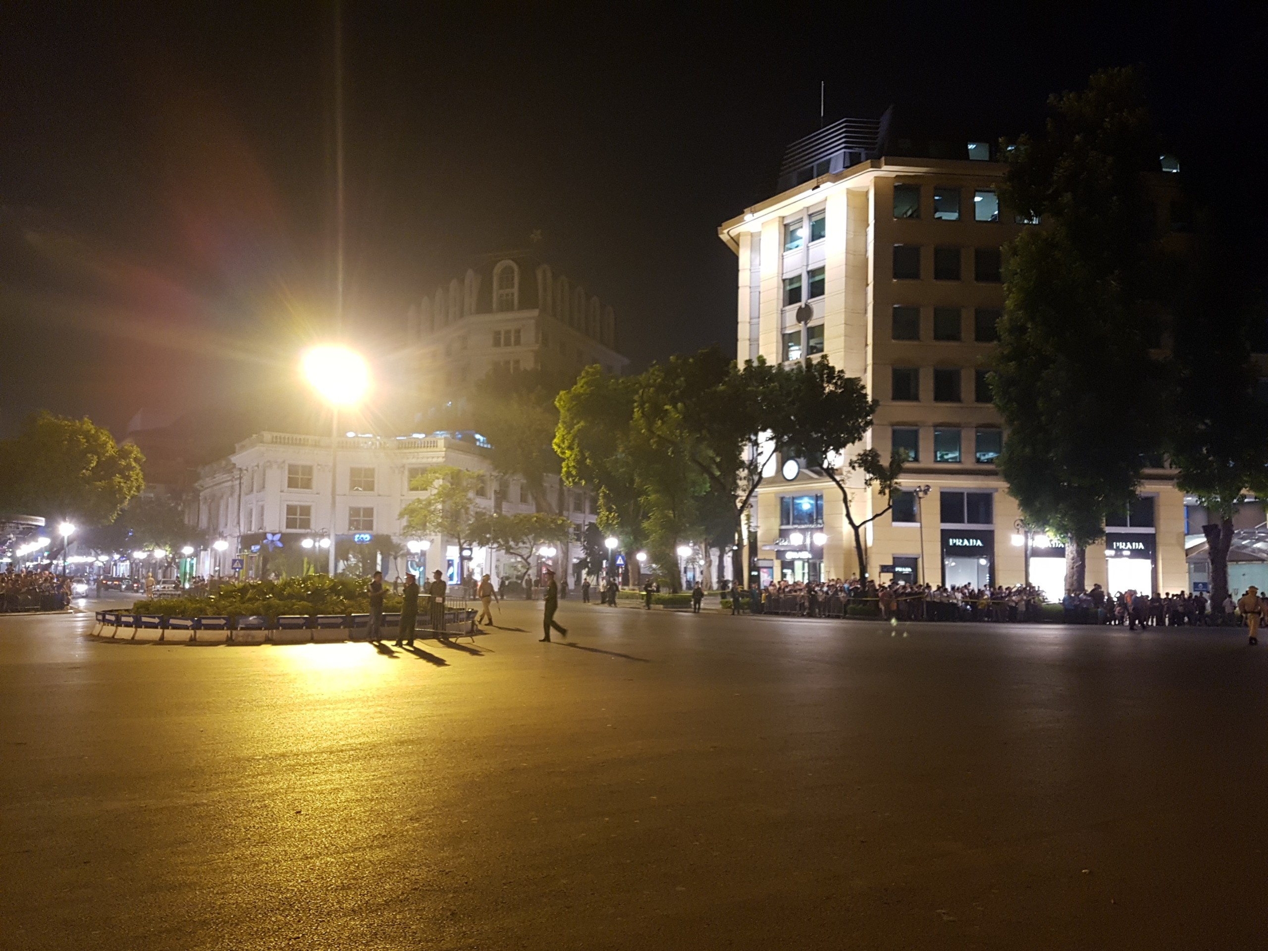 Tong thong Trump den Ha Noi anh 11