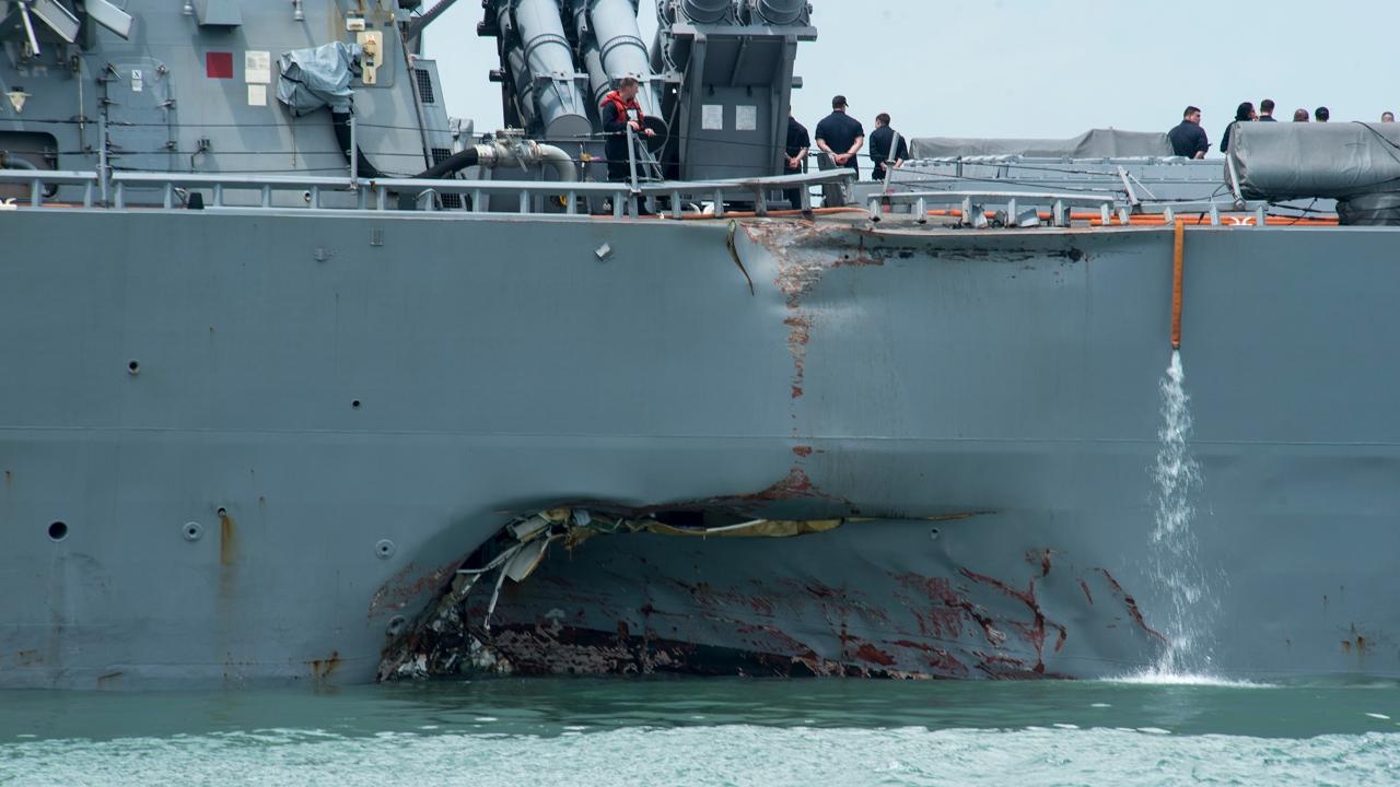 Tau chien My lai gap tai nan ngoai khoi Nhat Ban hinh anh