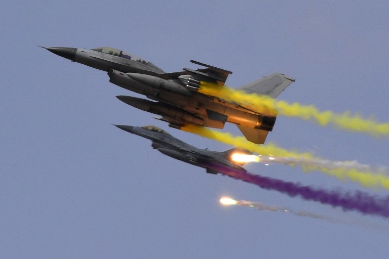 230 may bay My - Han tap tran de ran de Trieu Tien hinh anh