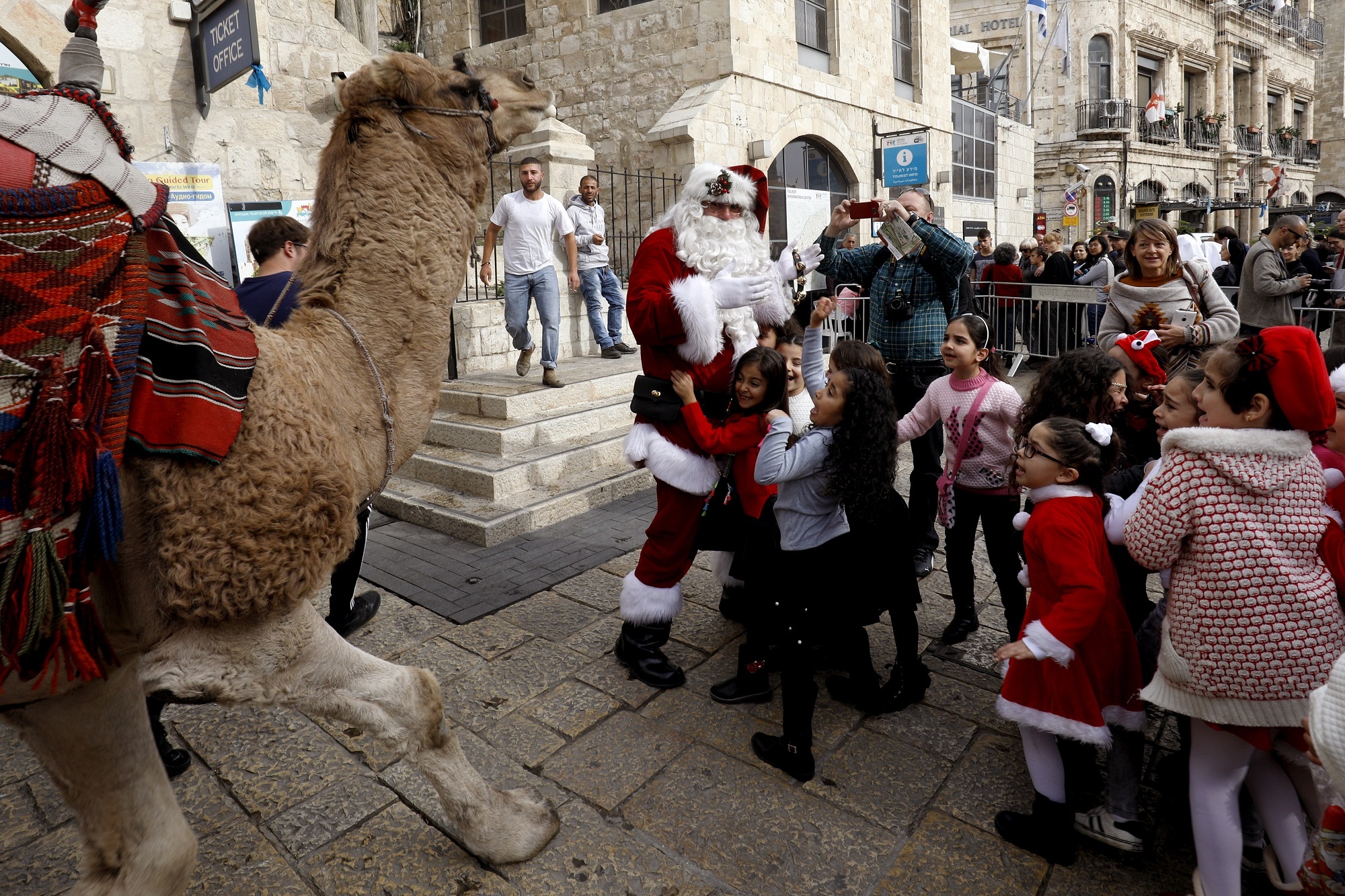 Ong gia Noel o Jerusalem anh 2