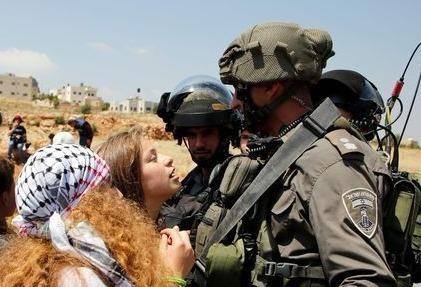 Thieu nu Palestine bi bat vi tat hai binh si Israel hinh anh