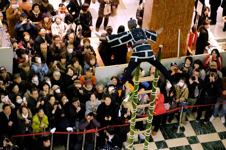 Nguoi Nhat cau tai loc anh 6