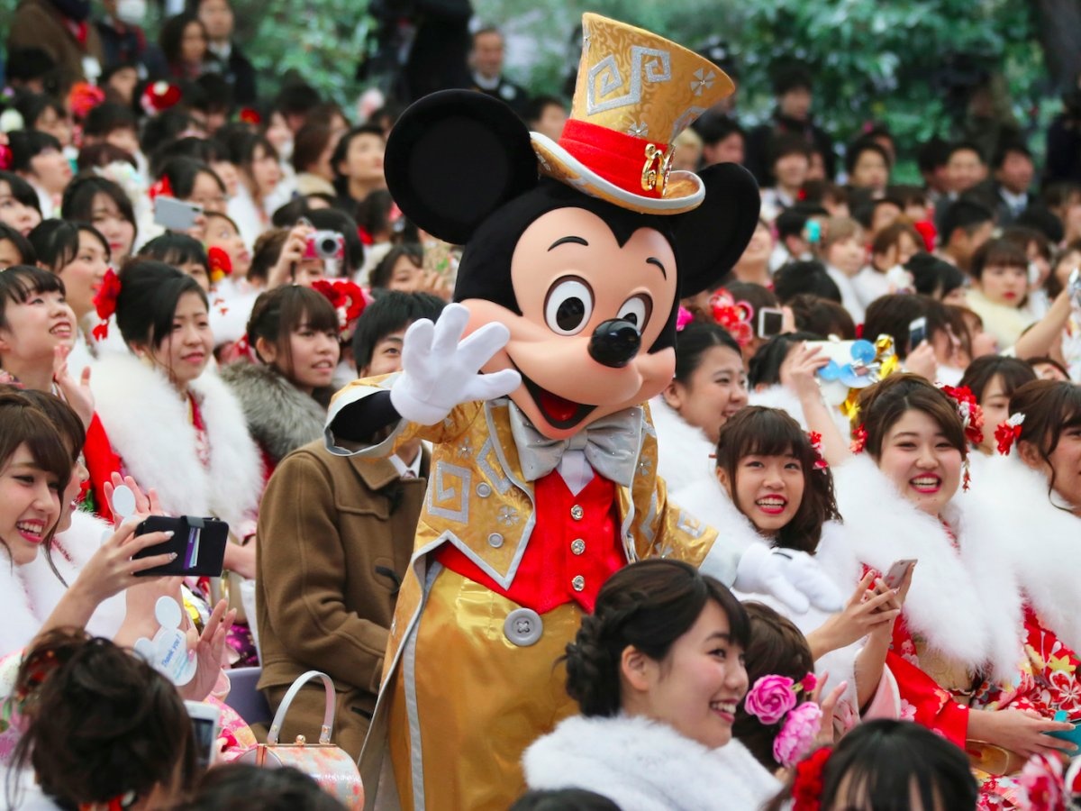 Thieu nu Nhat tham gia le truong thanh anh 7