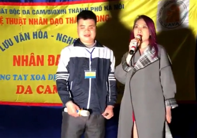 My Tam hat cung ca si khiem thi trong dem Giang sinh 2016 hinh anh