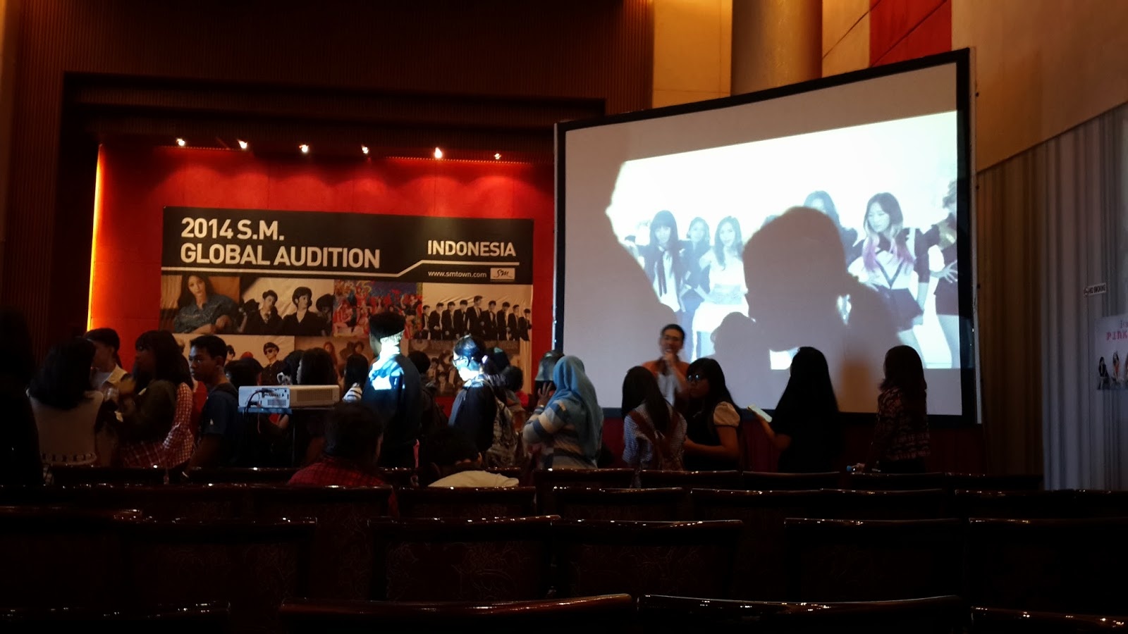 Con đường truyền thống để thành thực tập sinh tại các công ty như SM, YG, JYP... là thi tuyển. 