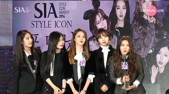 What's Your Name? + WhatCha Doin' Today - 4minute (2014 Style Icon Awards) hinh anh