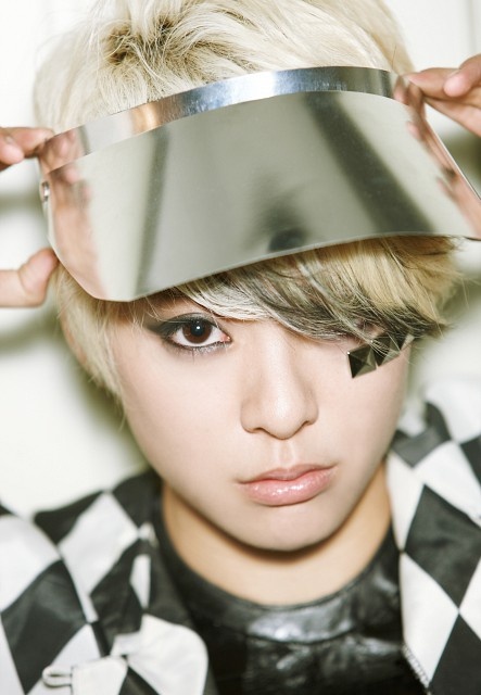 Amber của f(x) sẽ hỗ trợ sân khấu solo cuối tuần này của Zhoumi.