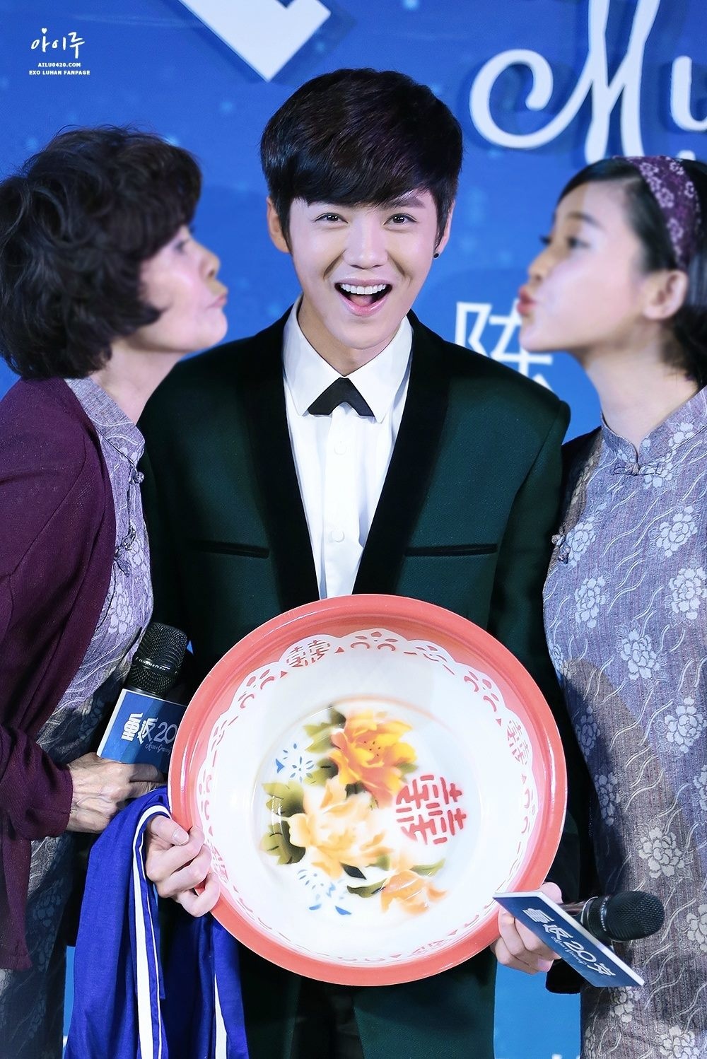 Anh nhận được nhiều lời khen từ bạn diễn về khả năng diễn xuất lẫn thái độ ứng xử lễ phép.