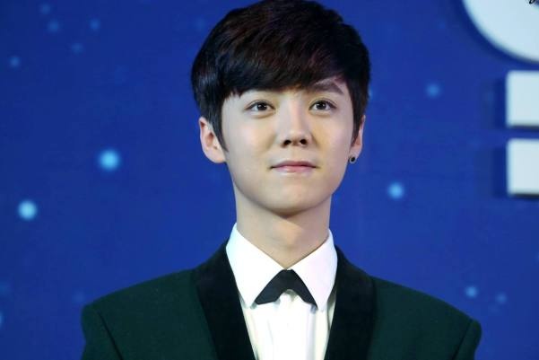 Luhan (EXO) lan dau di su kien sau scandal kien tung hinh anh