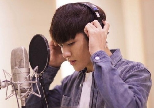 Kris (EXO) khoe ve dep nam than trong phong thu hinh anh