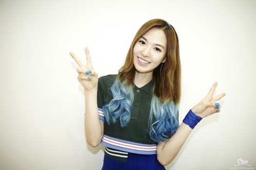 Fan quoc te noi gian voi ga moi nha SM hinh anh