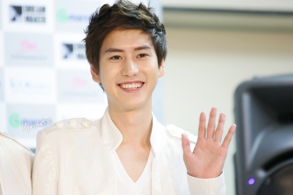 Em ut Super Junior bat ngo danh le hinh anh