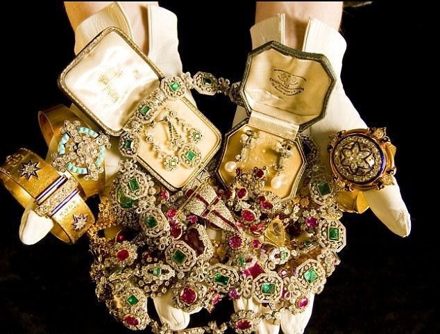 Thiên Bình mê mẩn những món đồ đắt tiền.