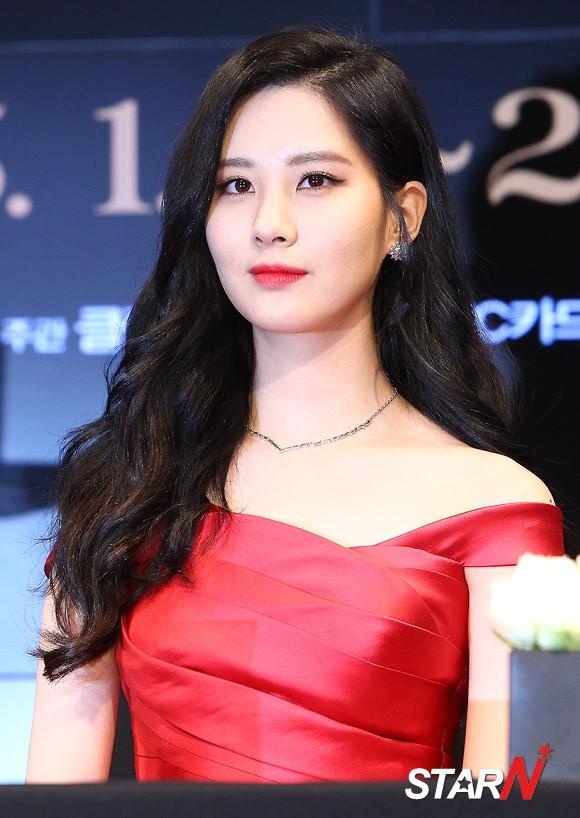 Cô tiết lộ các thành viên SNSD đã động viên cô rất nhiều, như khen ngợi vai Scarlett phù hợp hoàn hảo với cô.