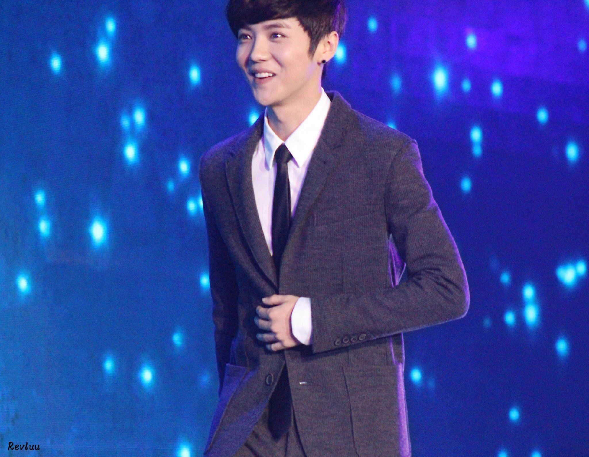 Hôm 19/11, Luhan đã xuất hiện tại lễ trao giải Khoảnh khắc Baidu do cộng đồng tìm kiếm trực tuyến của Trung Quốc tổ chức.