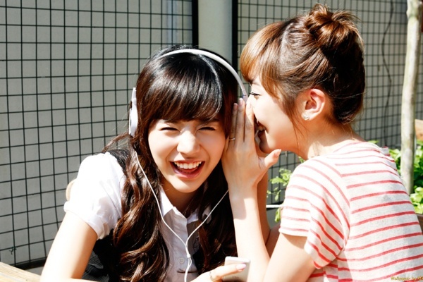 Jessica va Sunny (SNSD) doi dap qua mang xa hoi? hinh anh