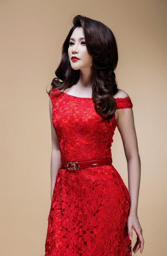 Hồ Quỳnh Hương là đại diện Việt Nam nhận giải Nghệ sĩ châu Á xuất sắc của năm.