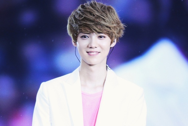Luhan boi thu giai thuong hau EXO hinh anh