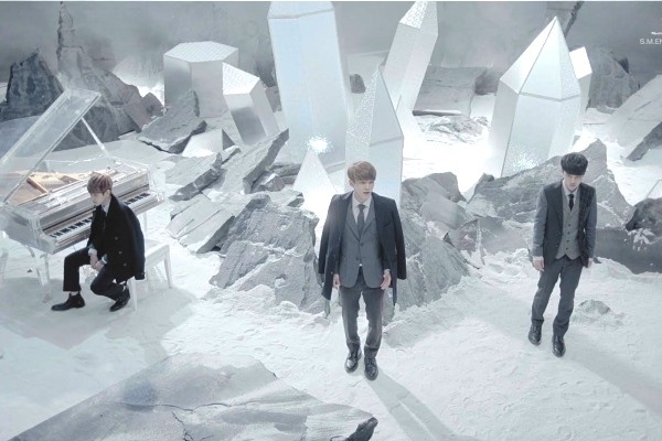 Miracles in December - EXO-K hinh anh