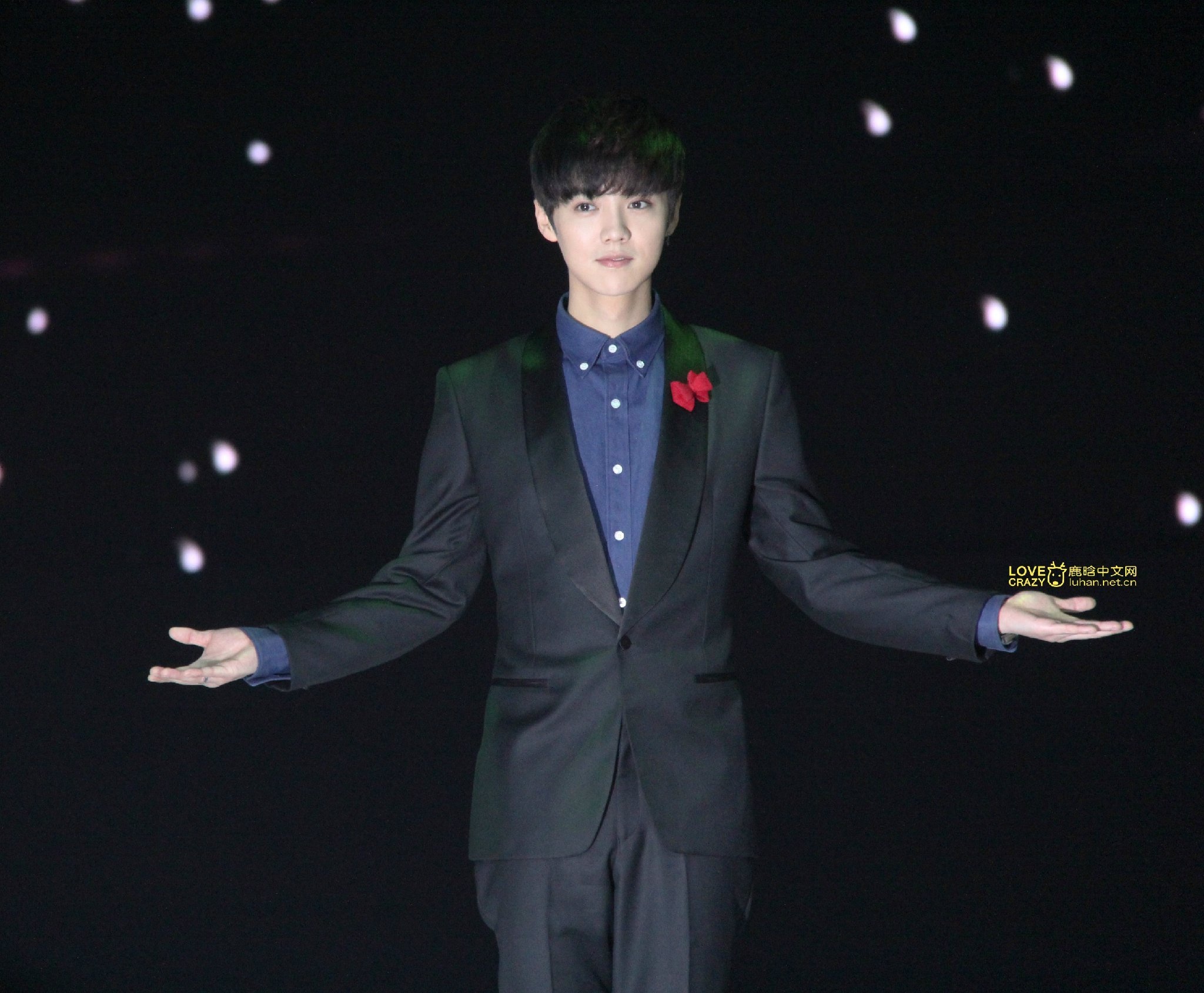 Luhan tham dự buổi họp báo giới thiệu sản phẩm của hãng mỹ phẩm hôm 8/12.