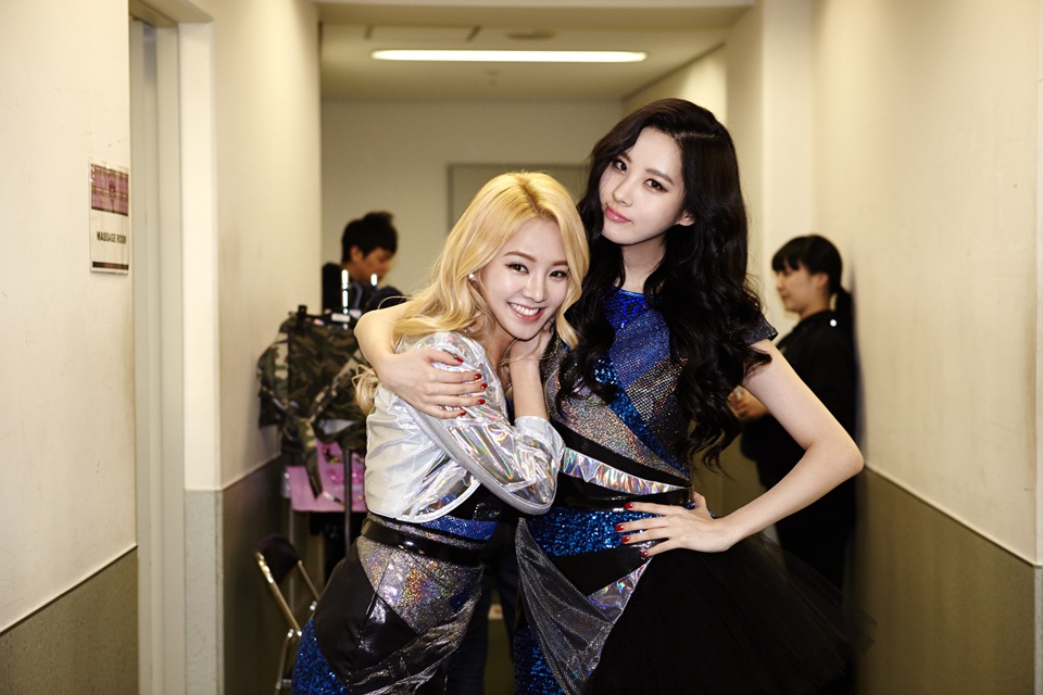 Dù một bộ phận fan hoài nghi về thực hư tình bạn trong nhóm sau vụ scandal của Jessica, các cô gái vẫn thể hiện tình cảm