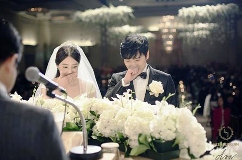 Thanh vien Super Junior hanh phuc trong ngay cuoi hinh anh