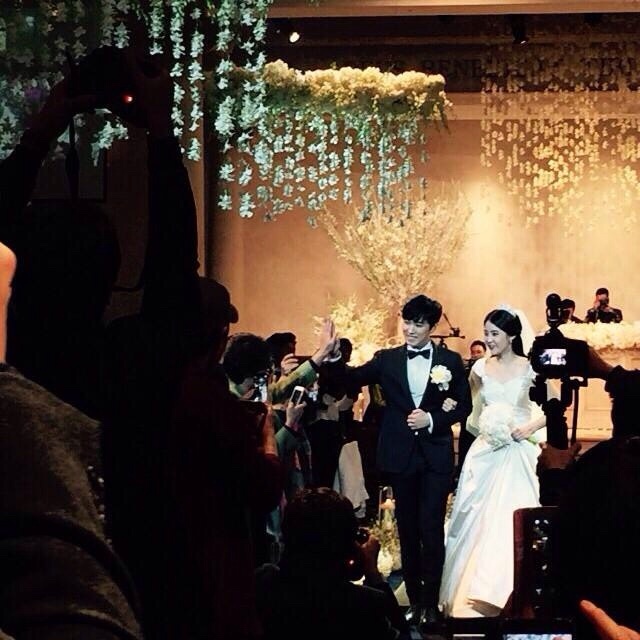 Nam ca sĩ thần tượng tỏ ra vô cùng hạnh phúc.