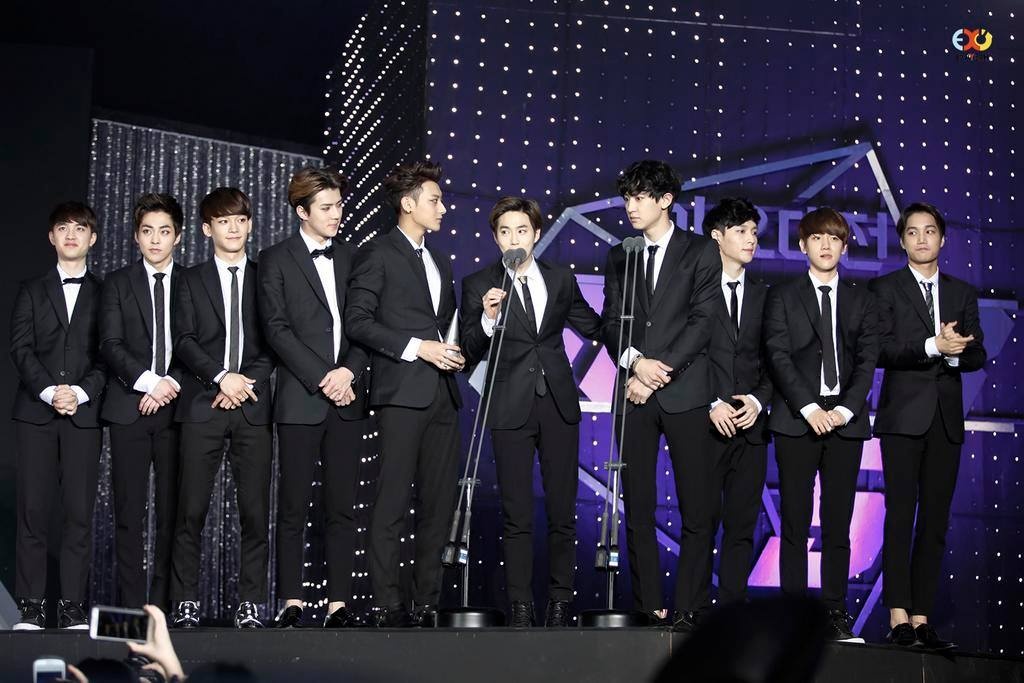 EXO ẵm 2 giải quan trọng tại Gayo Daejun.