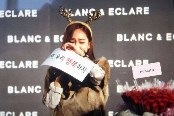 Jessica khoc tai buoi ky tang o Seoul ngay 22/12/2014 hinh anh