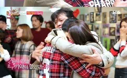 Jackson (GOT7) doan tu voi bo me trong Roommate hinh anh