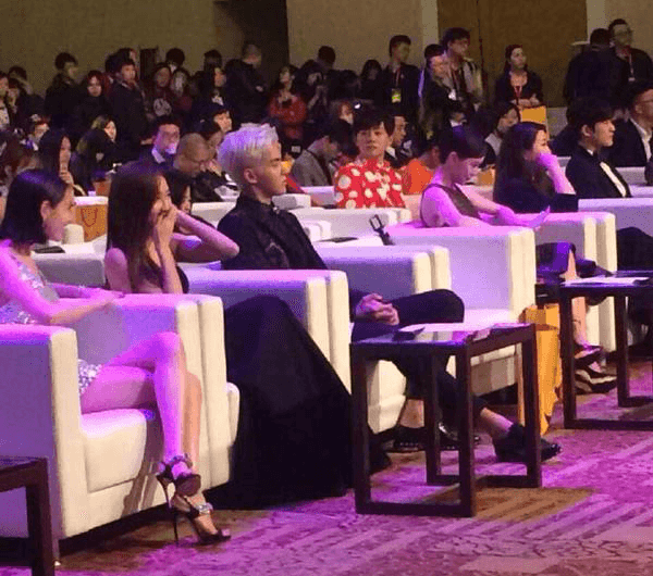 Từ trái qua phải: