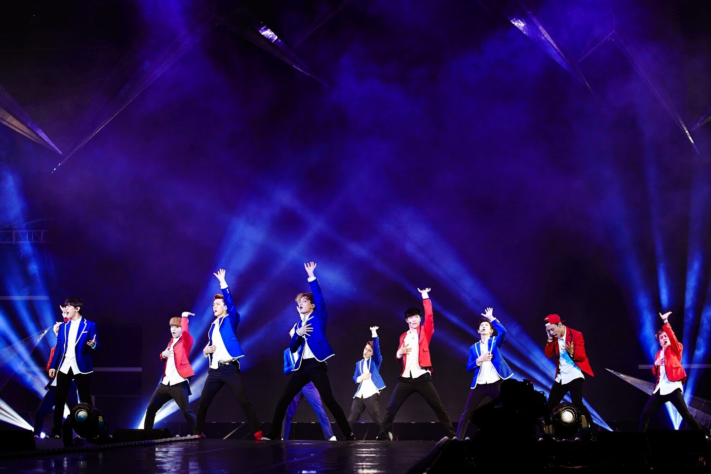 Tour diễn hoành tráng The Lost Planet của EXO bắt đầu từ ngày 23/5 đã vấp phải 