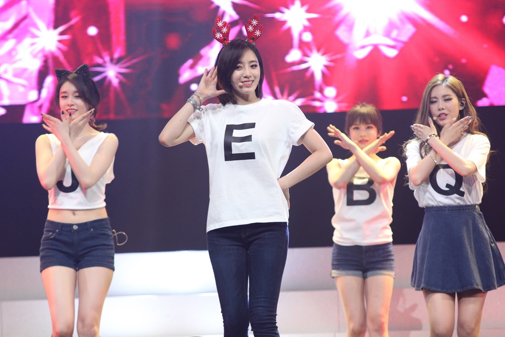 Những fan may mắn nhất có mặt ở hội trường đã được trực tiếp chiêm ngưỡng sự biến tấu đa dạng của T-ara. Các cô gái xinh đẹp lúc 