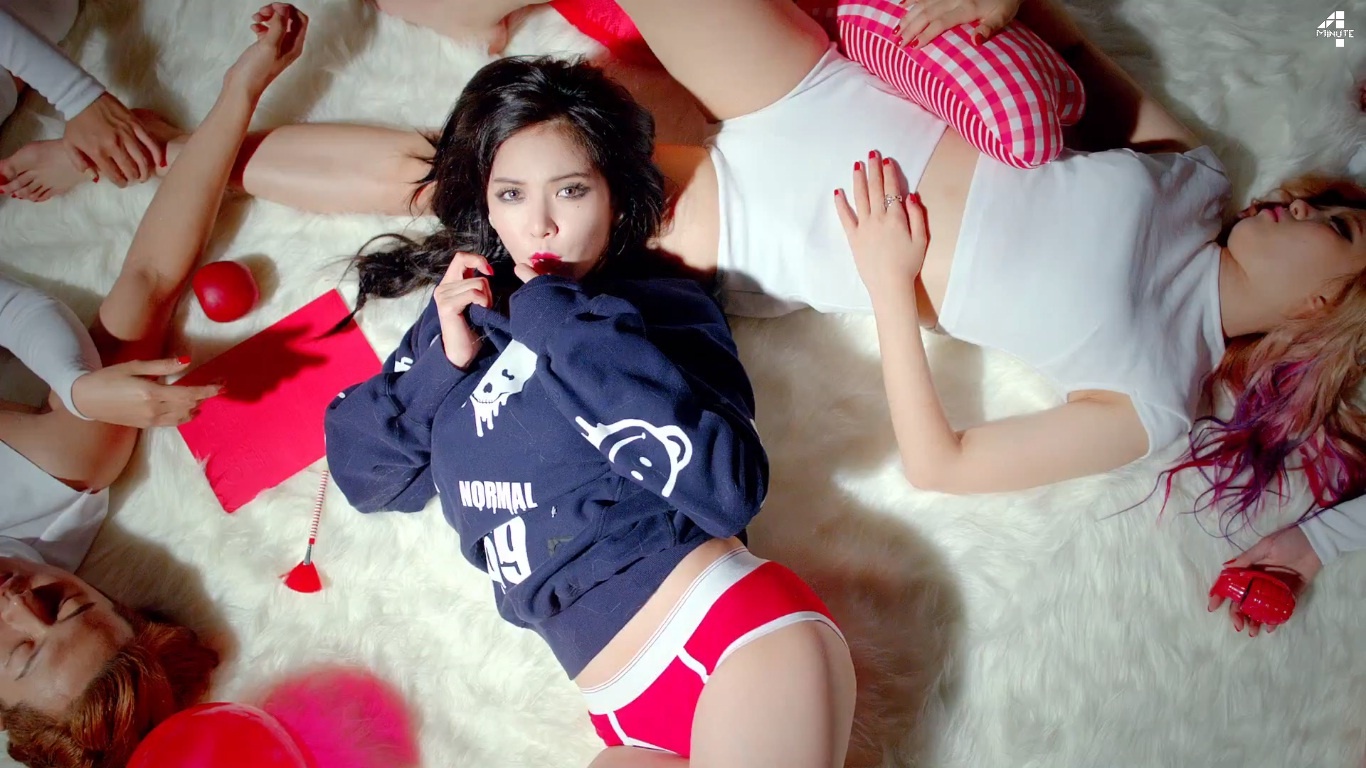 MV hoang dại và lộn xộn của HyunA được lòng tạp chí Mỹ.