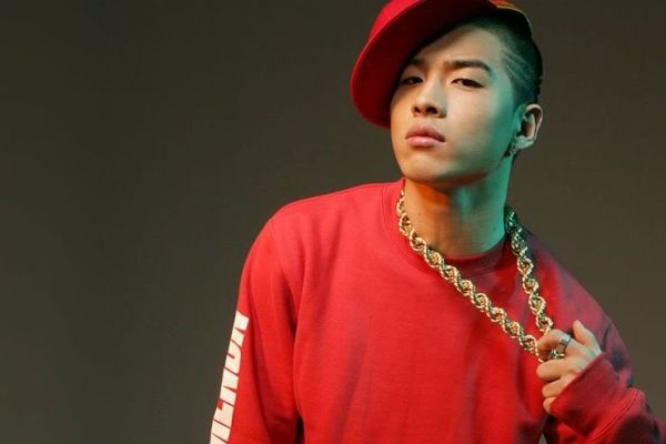 Ca si My to Taeyang (Big Bang) an cap nhac hinh anh