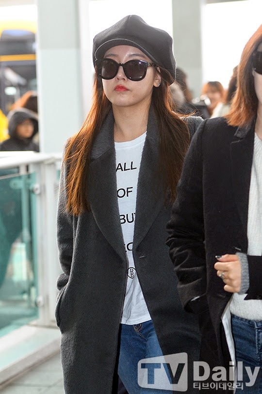 Chương trình họp fan được quảng bá quy mô như một minishow, với ekip Hàn Quốc chịu trách nhiệm dàn dựng sân khấu, âm thanh, ánh sáng. 