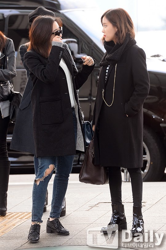 Do bên Hàn Quốc đang là mùa đông, T-ara chọn trang phục khá ấm áp.