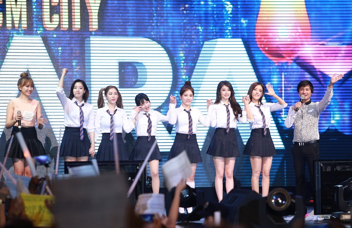 Tin vui dành cho cộng đồng Queen’s là chính Soyeon đã úp mở về khả năng trở lại Việt Nam. Ở phần cuối chương trình, cô cho biết: “Chúng tôi sẽ sớm trở lại trong thời gian rất ngắn thôi”. Dường như chuyến fanmeeting đầu tiên đã để lại ấn tượng đẹp cho T-ara. Thần tượng đình đám của Hàn Quốc đã phải thốt lên: “Việt Nam đúng là số một”.