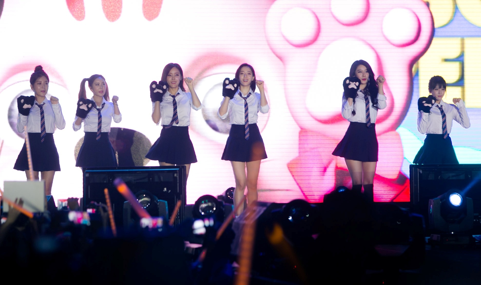 Trong tiết mục Bo Peep Bo Peep, 