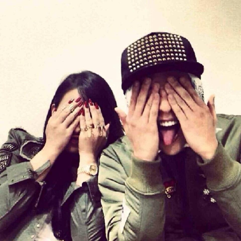 Hai vị thủ lĩnh cùng nhí nhố trước máy ảnh.