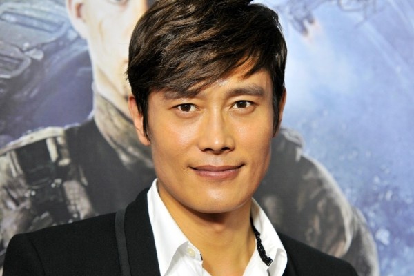 Ca si tong tien Lee Byung Hun vao tu, nhom nhac giai tan hinh anh