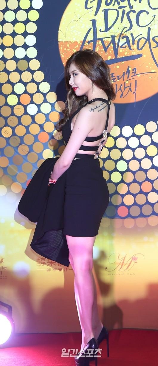 Một mẩu của 4minute đi dự GDA một mình. Trong năm 2014, cô đã có màn tái xuất gây tranh cãi nhưng được lòng giới phê bình âm nhạc của phương Tây. 