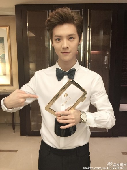 Luhan ẵm giải Nam thần và Vua Weibo.