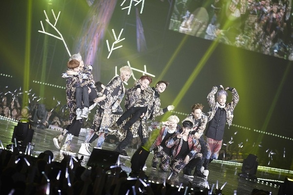 Mot trieu fan EXO keo sap trang ban ve hinh anh