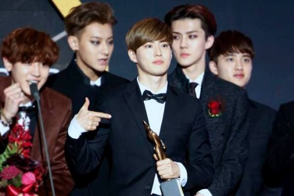 EXO lap hattrick tai Seoul Music Awards hinh anh