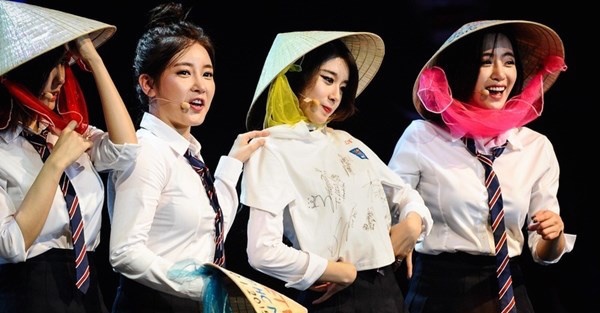 Chiếc áo T-ara đích thân gửi tặng ban tổ chức để đấu giá.
